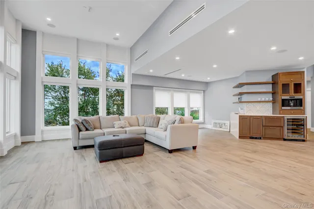 $6,750,000 | 44 Bayside Drive, Point Lookout, NY 11569