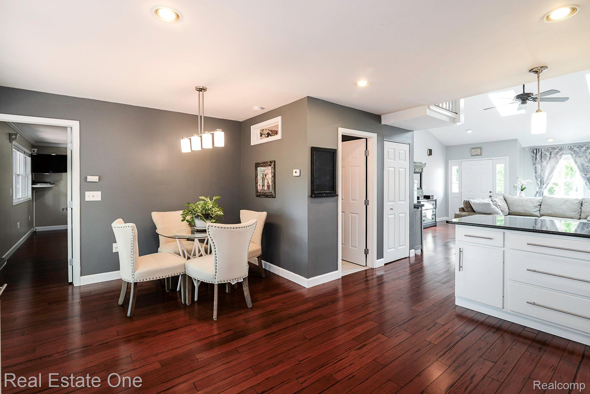 618 Brighton Lake Road Brighton, MI 48116 - Photo 10 of 50 DSC_0429.jpg