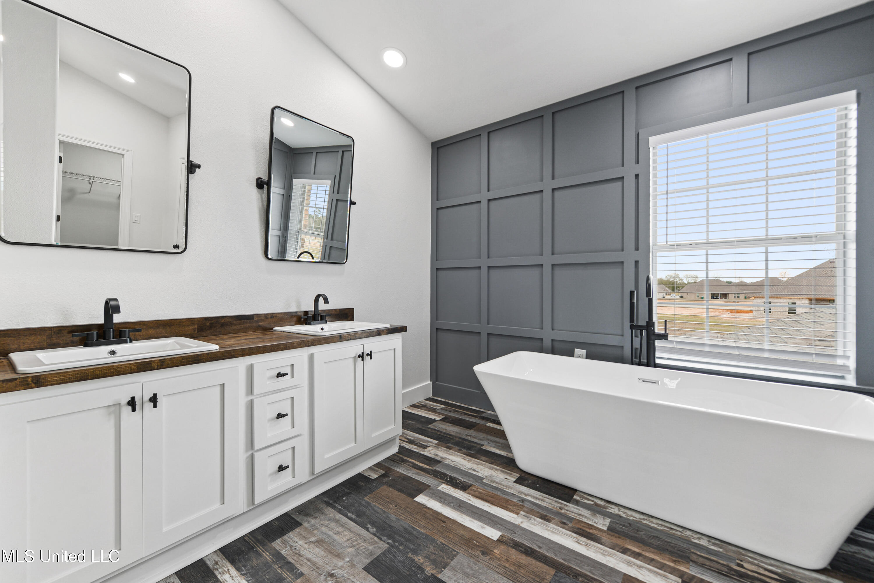 15201 South Swan Road Gulfport, MS 39503 - Photo 12 of 24 015