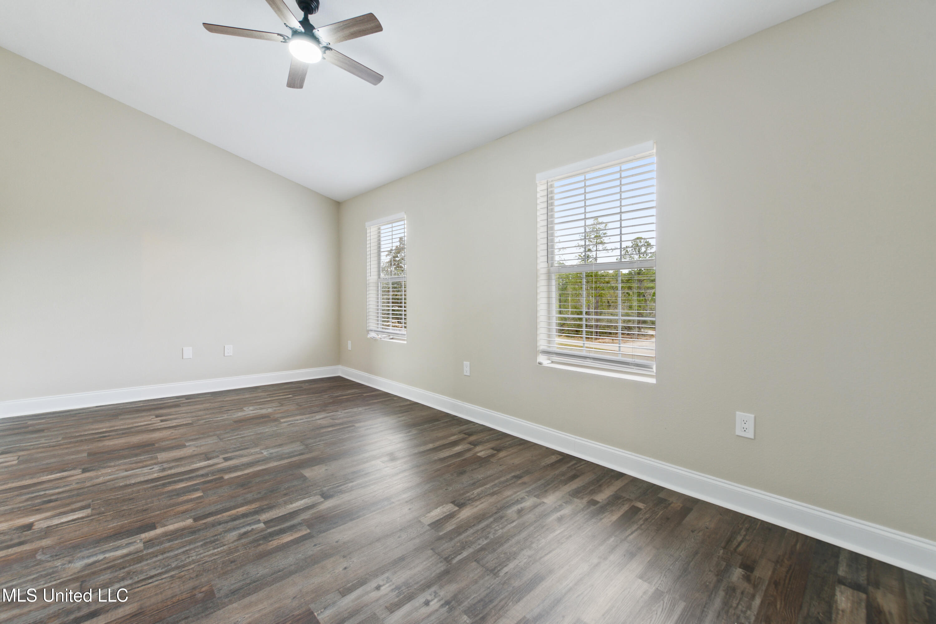 15201 South Swan Road Gulfport, MS 39503 - Photo 14 of 24 018