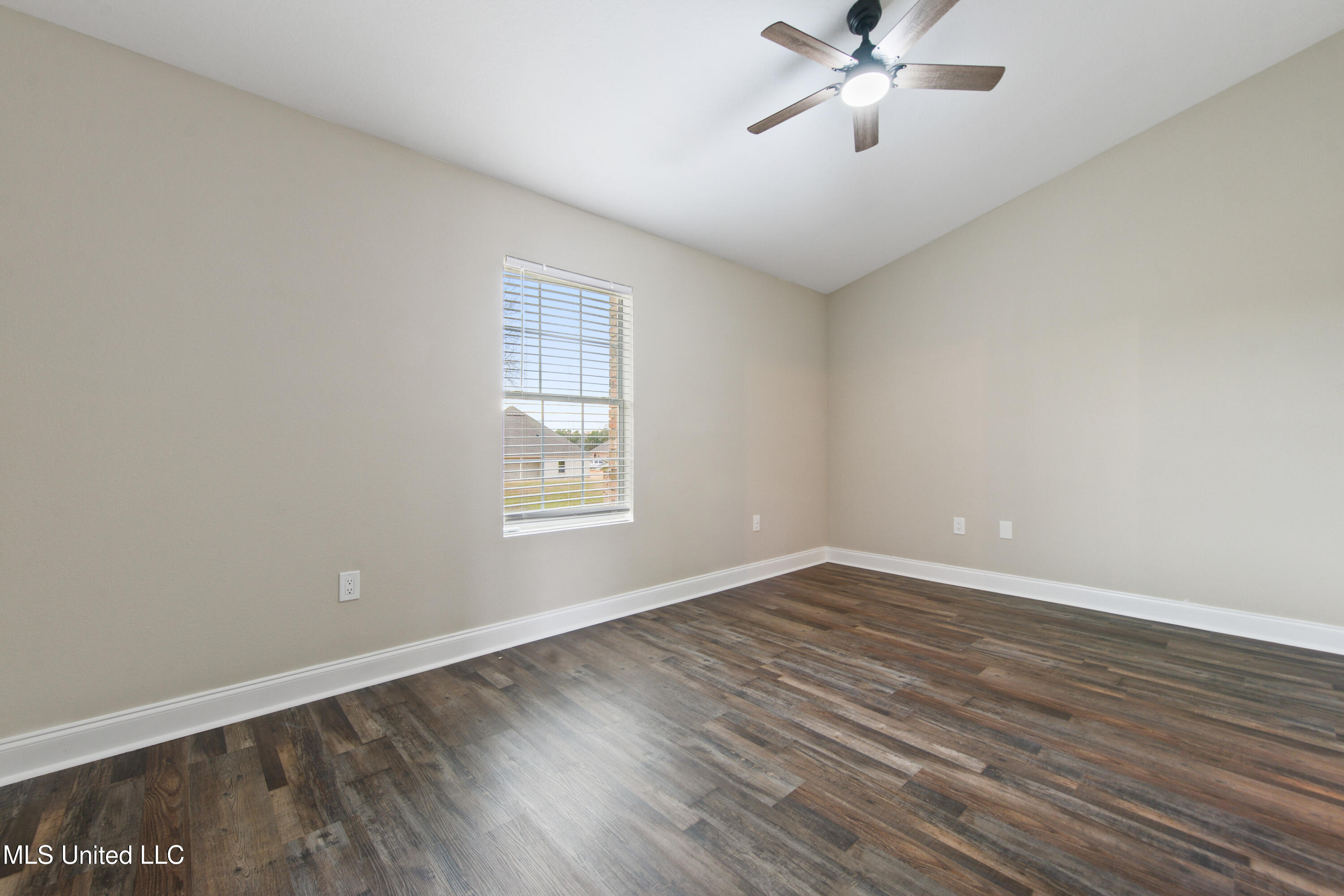 15201 South Swan Road Gulfport, MS 39503 - Photo 17 of 24 021