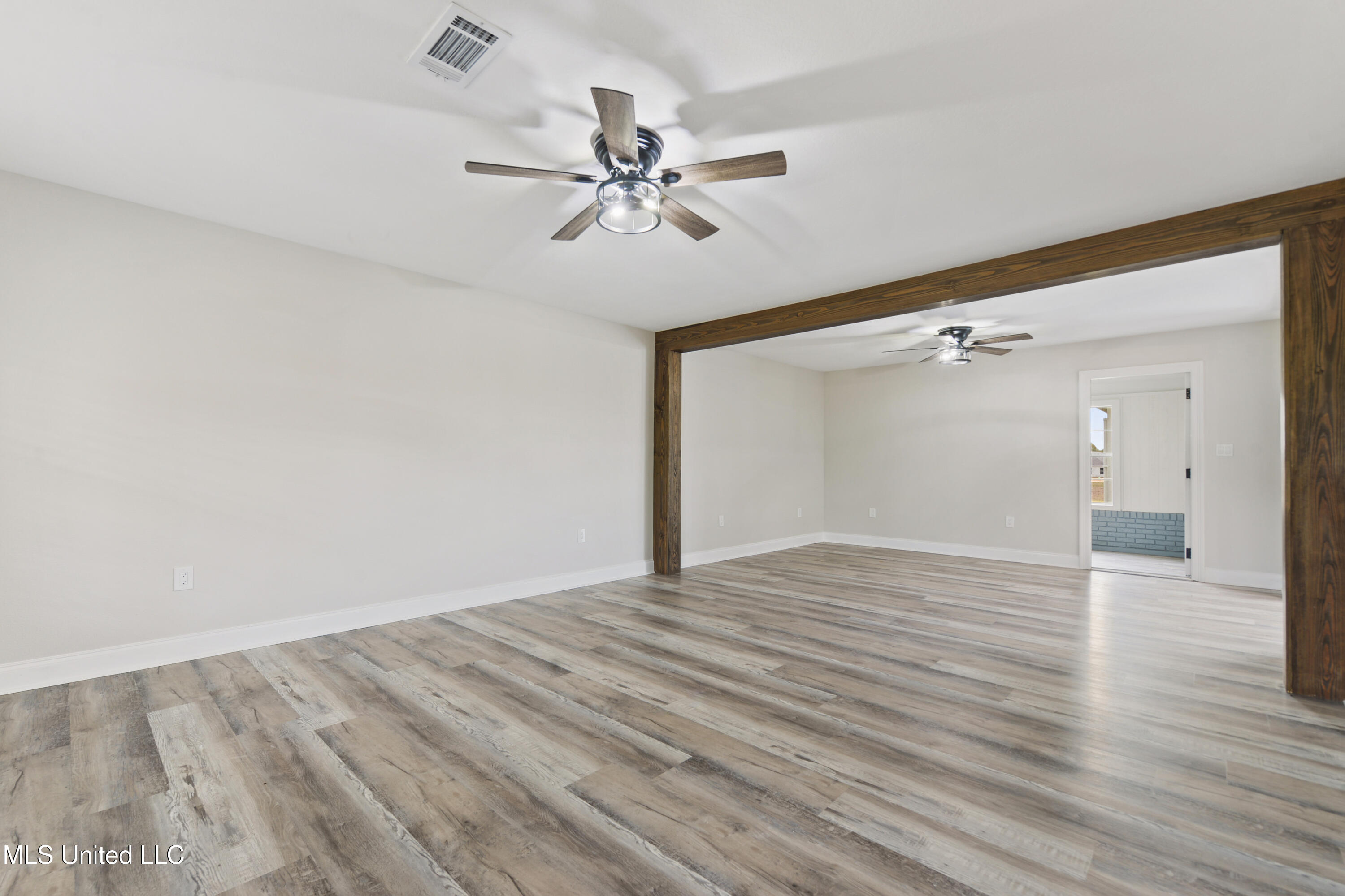 15201 South Swan Road Gulfport, MS 39503 - Photo 4 of 24 004