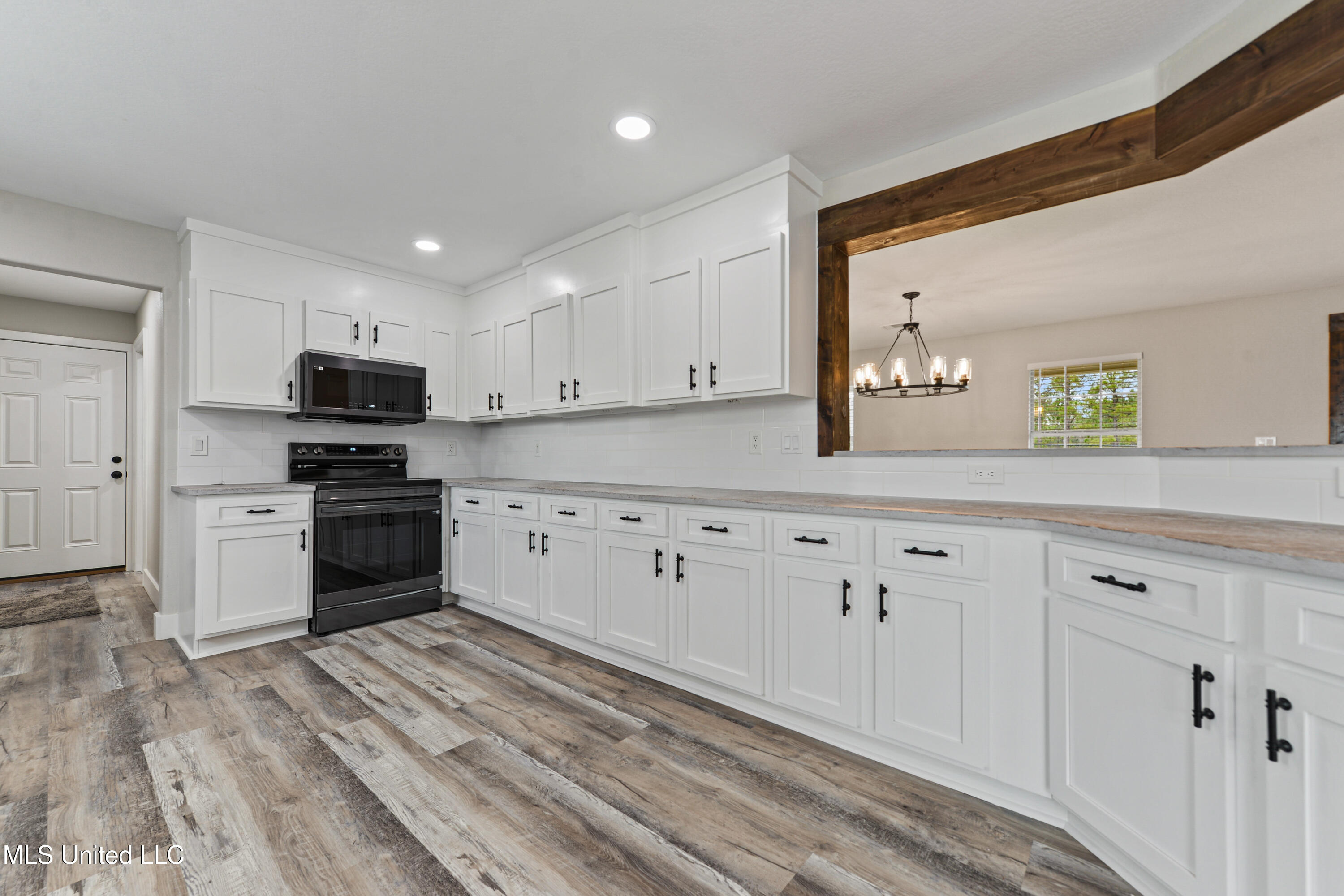15201 South Swan Road Gulfport, MS 39503 - Photo 7 of 24 007