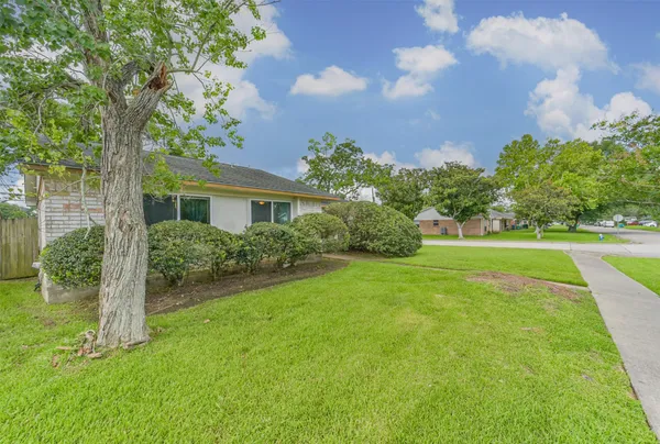 $245,000 | 1749 Dolphin Drive, Seabrook, TX 77586