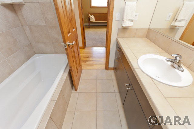 2638 H Road Grand Junction, CO 81506 - Photo 22 of 36 a bathroom with a sink and a bathtub