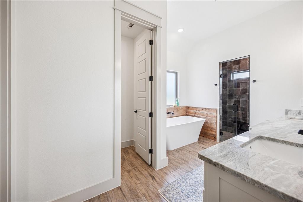 2028 Carrie Court Weatherford, TX 76088 - Photo 20 of 40 a view of bathroom with bathtub and shower