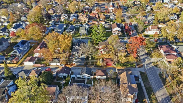 $435,000 | 1489 East Algonquin Road, Des Plaines, IL 60016