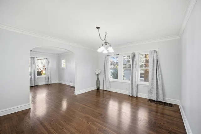 $435,000 | 1489 East Algonquin Road, Des Plaines, IL 60016