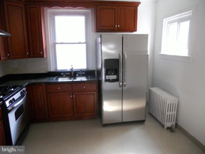 258 Avon Road Upper Darby, PA 19082 - Photo 7 of 17 Kitchen