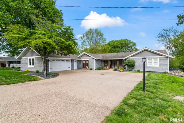 $975,000 | 1508 West Lake Shore Drive, Springfield, IL 62712