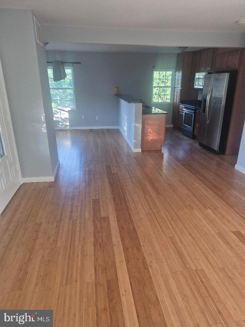 110 Old Enterprise Road, Unit 120 Upper Marlboro, MD 20774 - Photo 2 of 9 Living Room