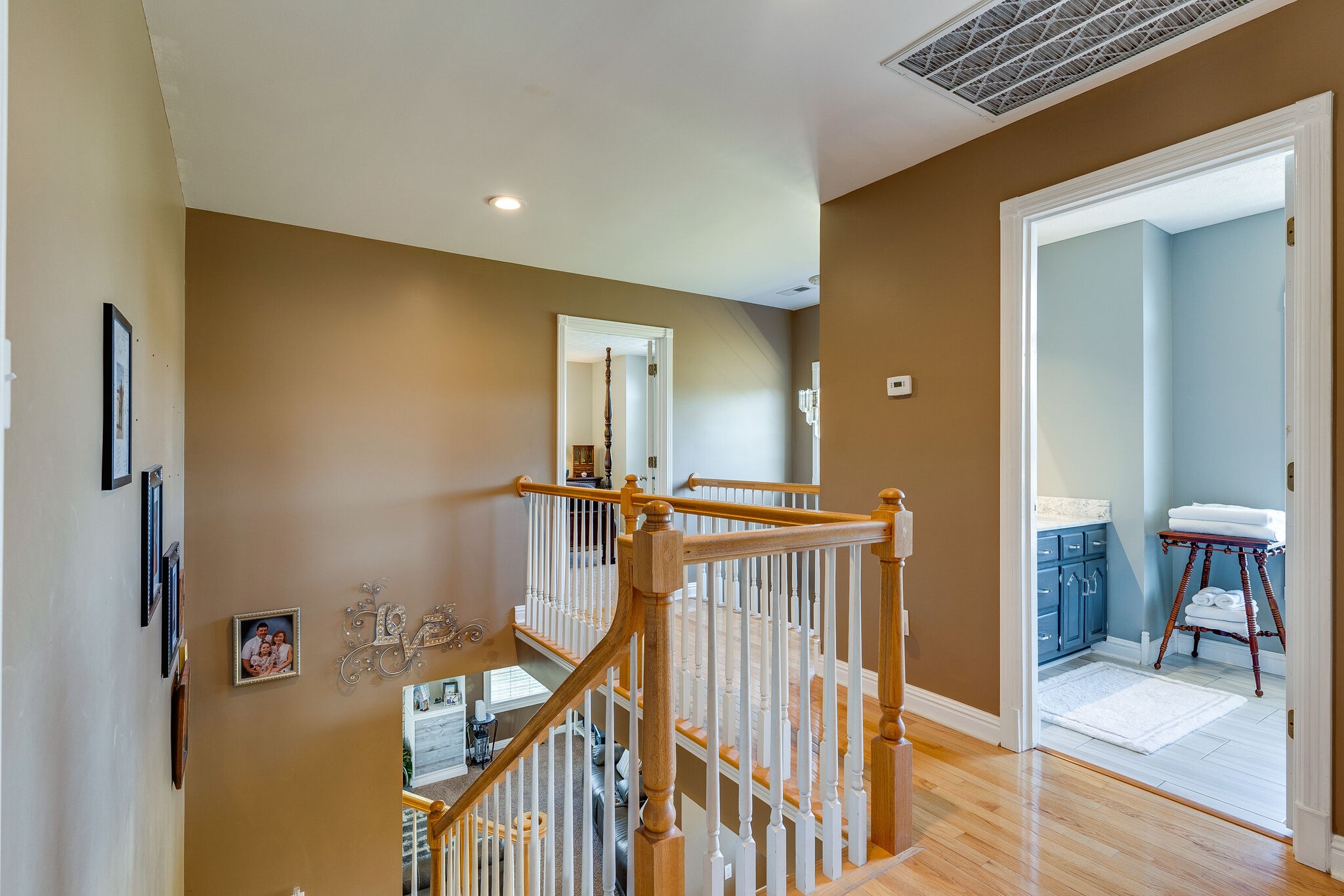 284 Tom Ferrell Road Portland, TN 37148 - Photo 20 of 40 a view of a hallway with furniture and entryway