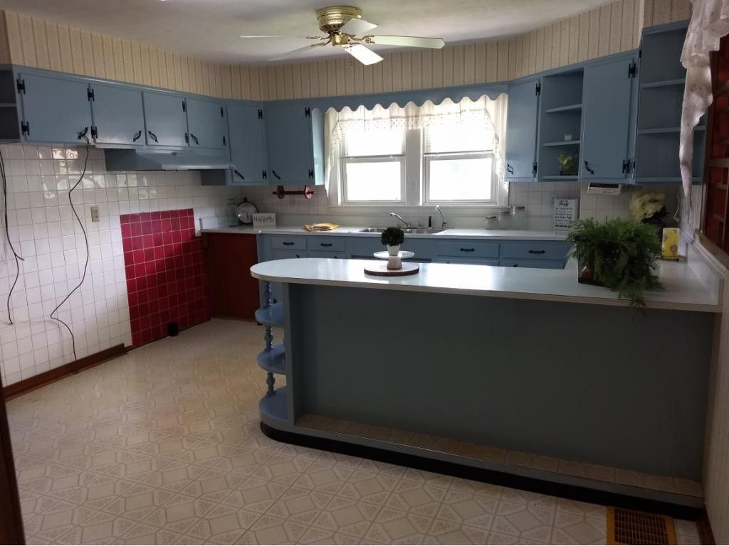 149 Helan Adams Road Dryden, VA 24243 - Photo 10 of 23 EATING BAR