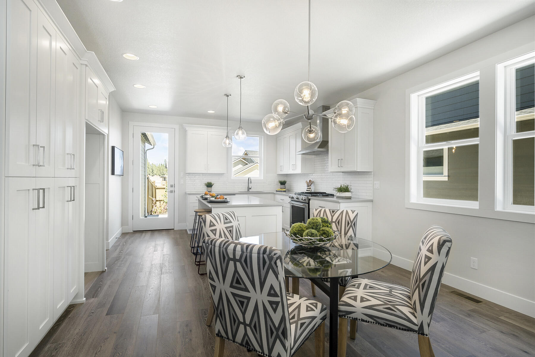 20454 Murphy Road, Unit LOT29 Bend, OR 97702 - Photo 8 of 35 Dining & Kitchen Area