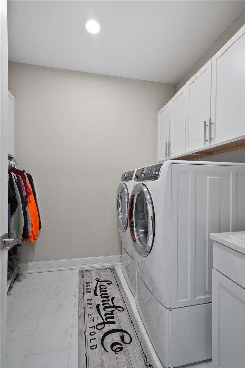 9317 Michigan Drive Crown Point, IN 46307 - Photo 22 of 42 a utility room with dryer and washer
