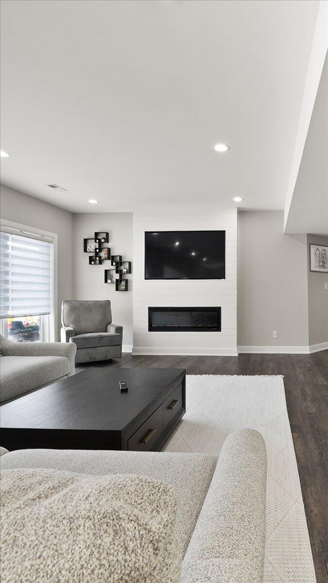 9317 Michigan Drive Crown Point, IN 46307 - Photo 24 of 42 a living room with stainless steel appliances kitchen island granite countertop furniture and a couch
