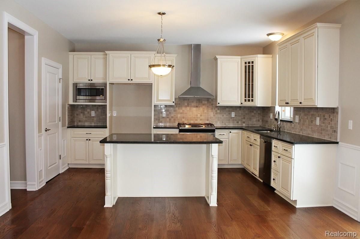 43483 Saltz Road Canton, MI 48187 - Photo 21 of 57 IMG_4255.JPG