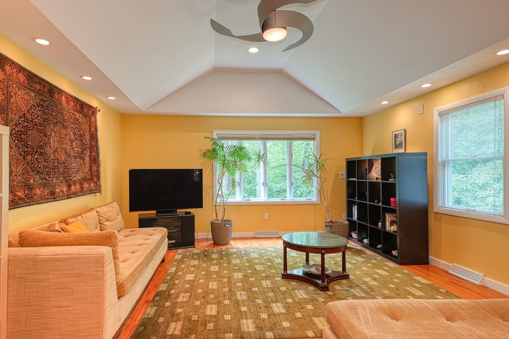 27 Wheeler Road Westborough, MA 01581 - Photo 9 of 41 Gallery Image 9