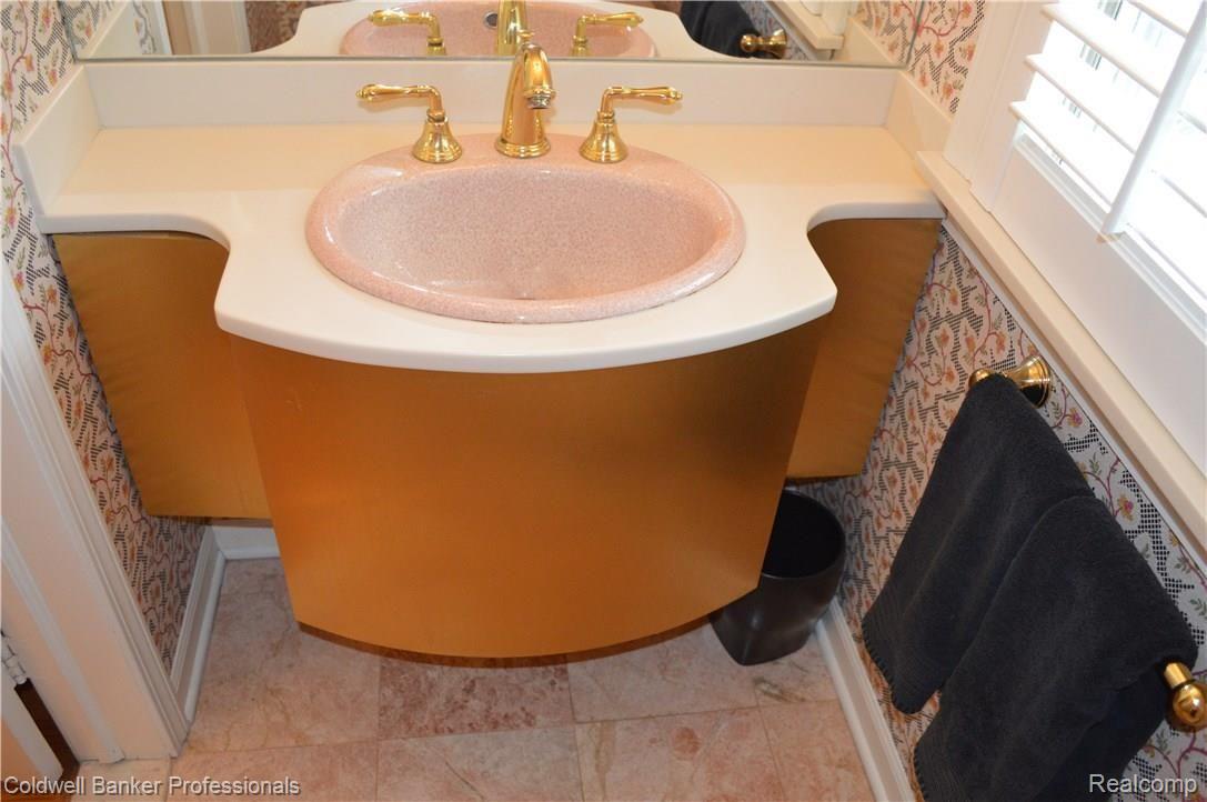 21 Beacon Hill Road Grosse Pointe, MI 48236 - Photo 38 of 93 DSC_0628.JPG