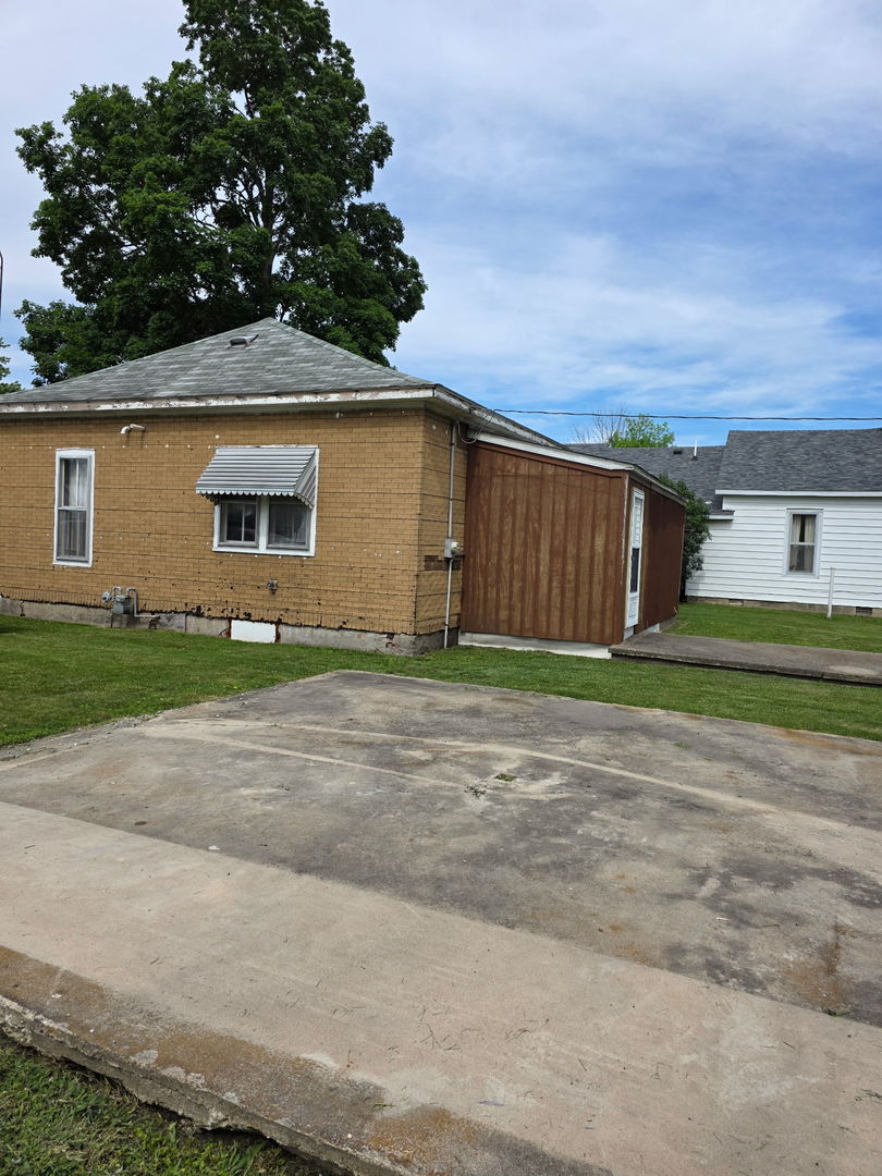 214 West 3rd Street Brocton, IL 61917 - Photo 2 of 15