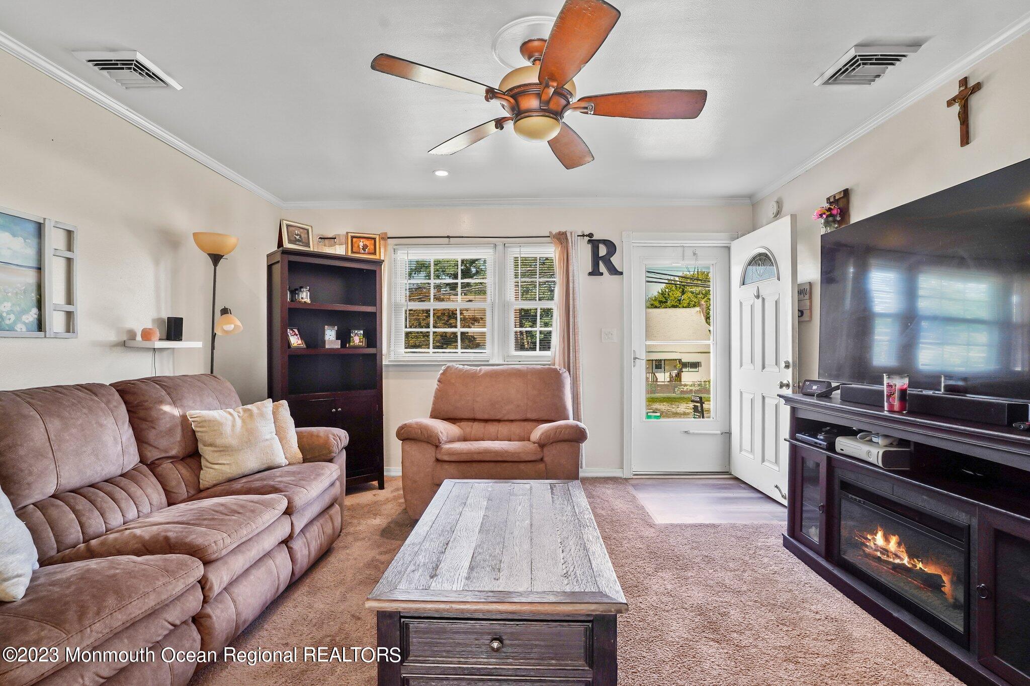 819 Shore Concourse Keyport, NJ 07735 - Photo 5 of 26 10-web-or-mls-DSC08265