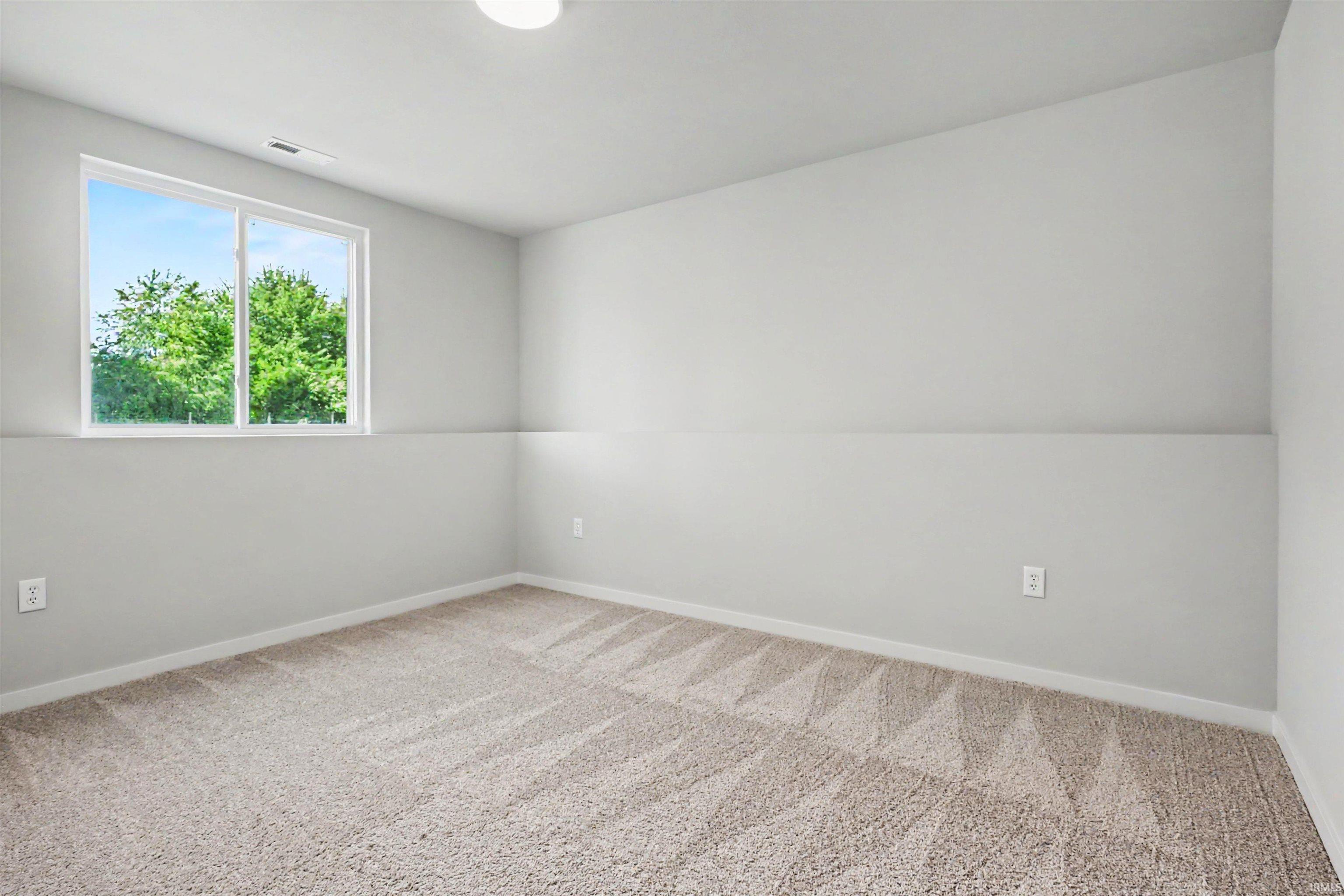682 South Paradise Drive Rochester, IN 46975 - Photo 14 of 34