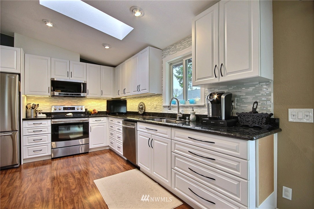 1303 220th Place Southwest Bothell, WA 98021 - Photo 9 of 24