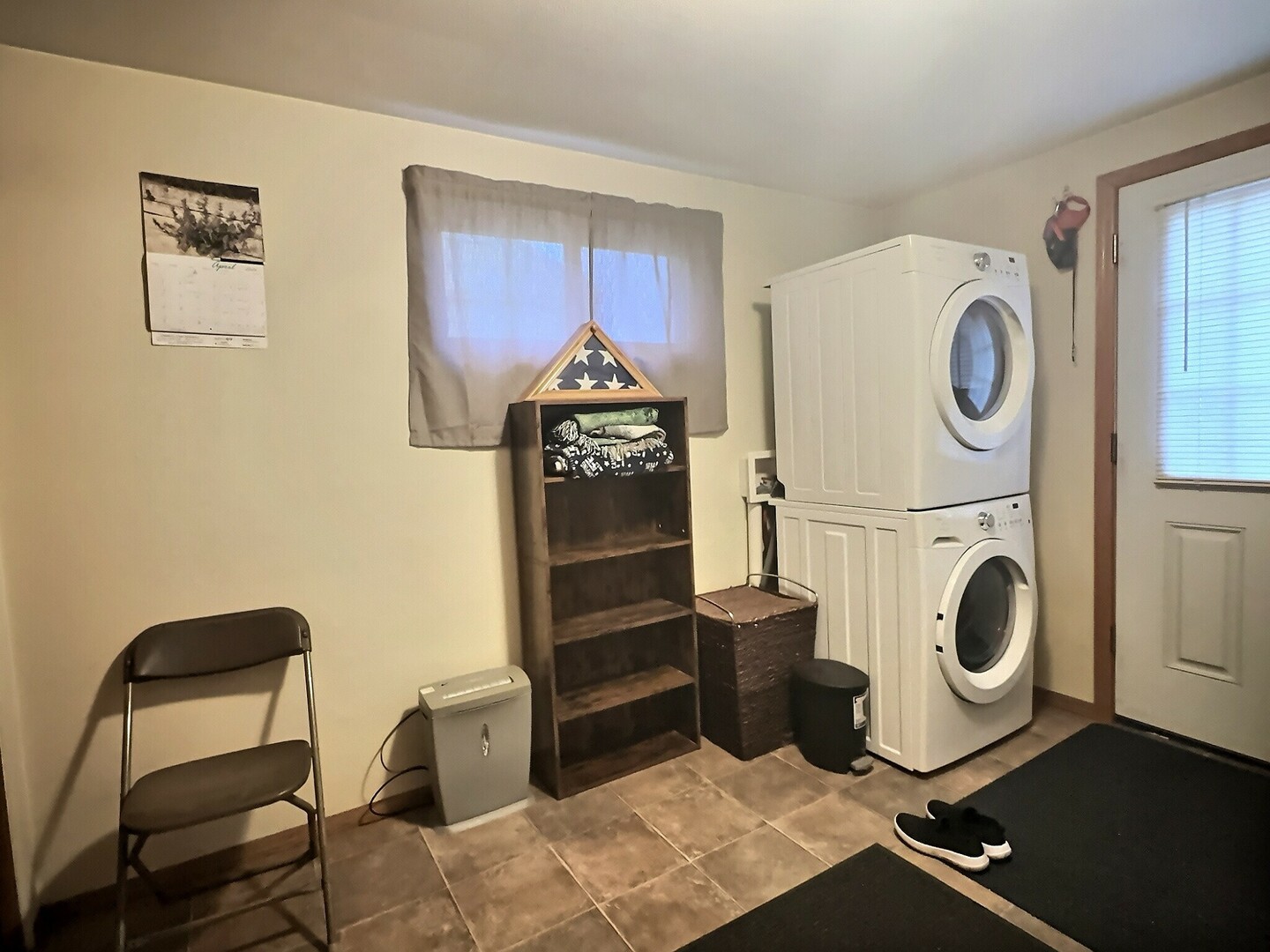 1239 9th Avenue South Clinton, IA 52732 - Photo 8 of 10 a utility room with dryer and washer