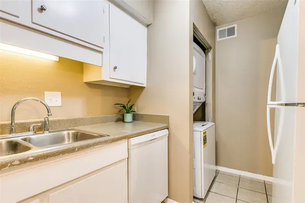 $1,200 | 5322 Fleetwood Oaks Avenue, Unit 242, Dallas, TX 75235
