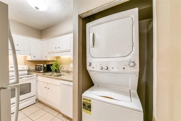 $1,200 | 5322 Fleetwood Oaks Avenue, Unit 242, Dallas, TX 75235