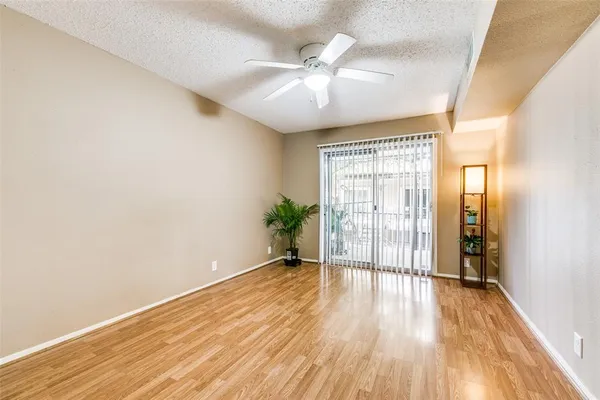 $1,200 | 5322 Fleetwood Oaks Avenue, Unit 242, Dallas, TX 75235