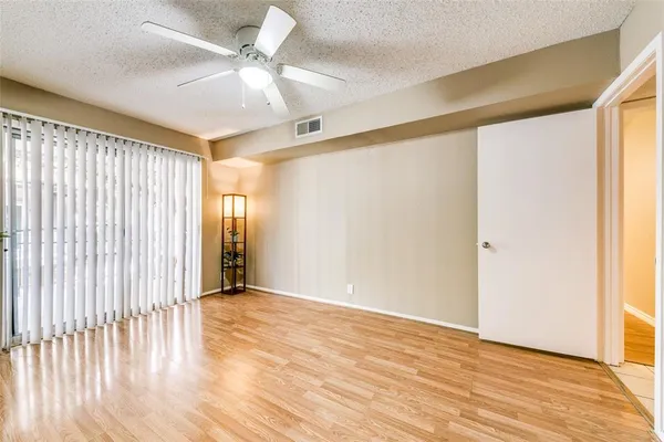 $1,200 | 5322 Fleetwood Oaks Avenue, Unit 242, Dallas, TX 75235
