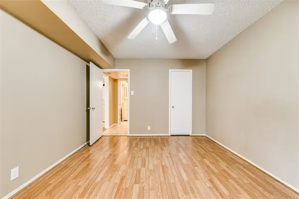 $1,200 | 5322 Fleetwood Oaks Avenue, Unit 242, Dallas, TX 75235