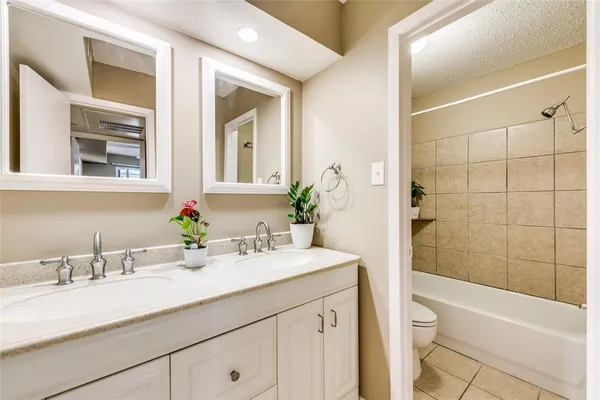 $1,200 | 5322 Fleetwood Oaks Avenue, Unit 242, Dallas, TX 75235