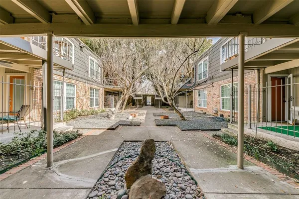 $1,200 | 5322 Fleetwood Oaks Avenue, Unit 242, Dallas, TX 75235