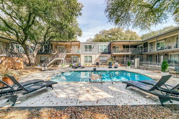 $1,200 | 5322 Fleetwood Oaks Avenue, Unit 242, Dallas, TX 75235