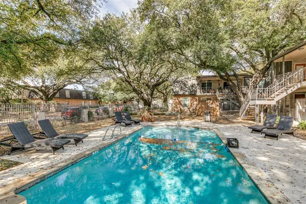 $1,200 | 5322 Fleetwood Oaks Avenue, Unit 242, Dallas, TX 75235