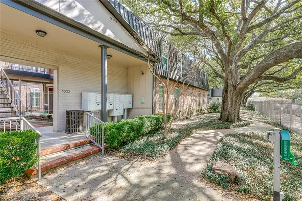 $1,200 | 5322 Fleetwood Oaks Avenue, Unit 242, Dallas, TX 75235