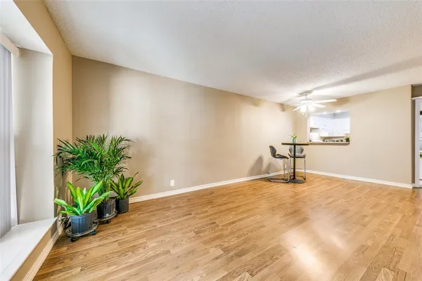 $1,200 | 5322 Fleetwood Oaks Avenue, Unit 242, Dallas, TX 75235