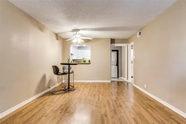 $1,200 | 5322 Fleetwood Oaks Avenue, Unit 242, Dallas, TX 75235