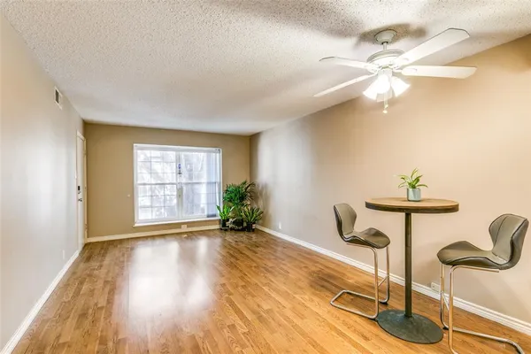 $1,200 | 5322 Fleetwood Oaks Avenue, Unit 242, Dallas, TX 75235