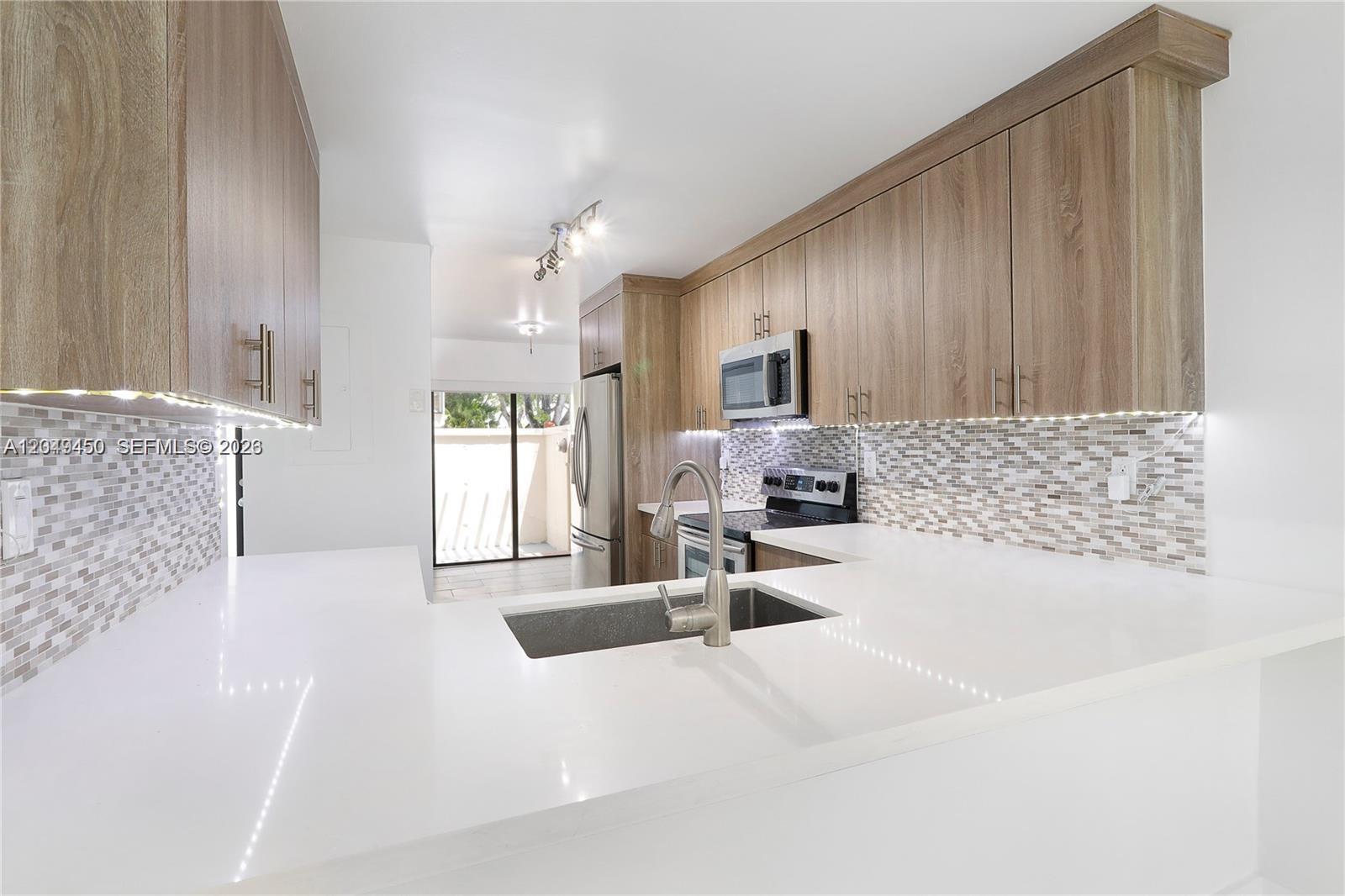 8124 Southwest 87th Terrace Miami, FL 33143 - Photo 15 of 44