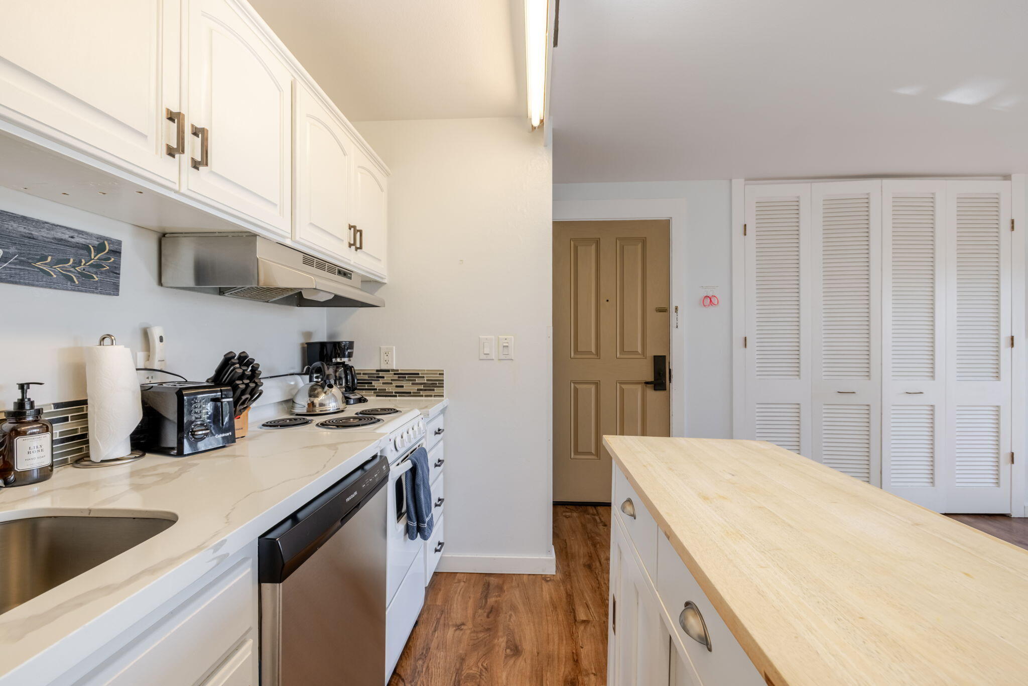 18575 Southwest Century Drive, Unit 1237/1238 Bend, OR 97702 - Photo 13 of 42 16-web-or-mls-18575 SW Century Drive UNI