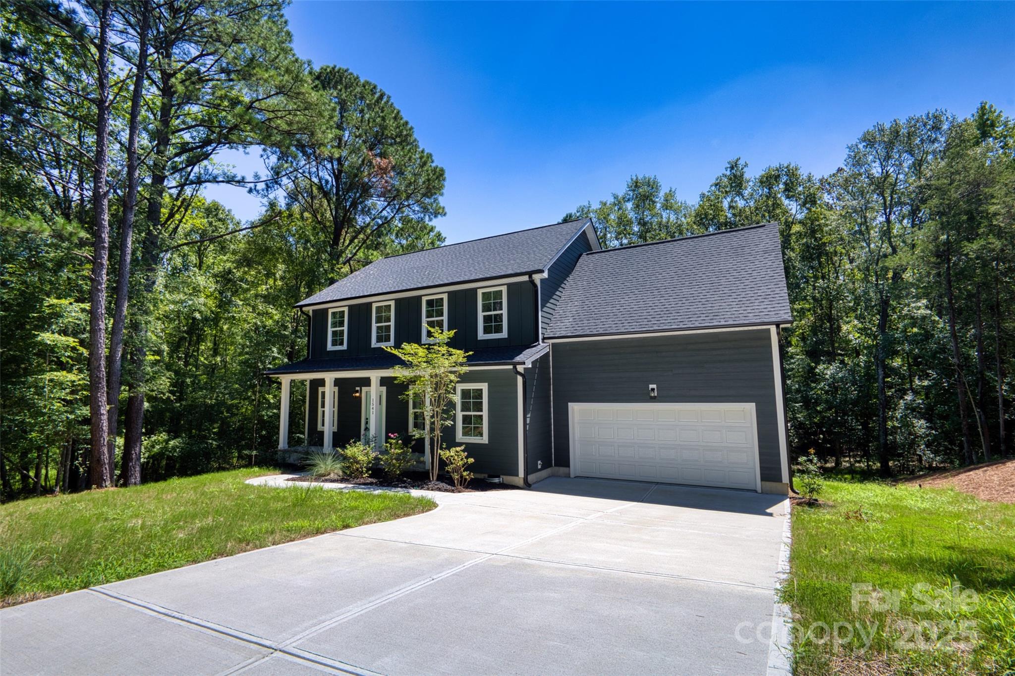 1541 Riverview Circle Fort Lawn, SC 29714 - Photo 4 of 48 front view of a house with a yard