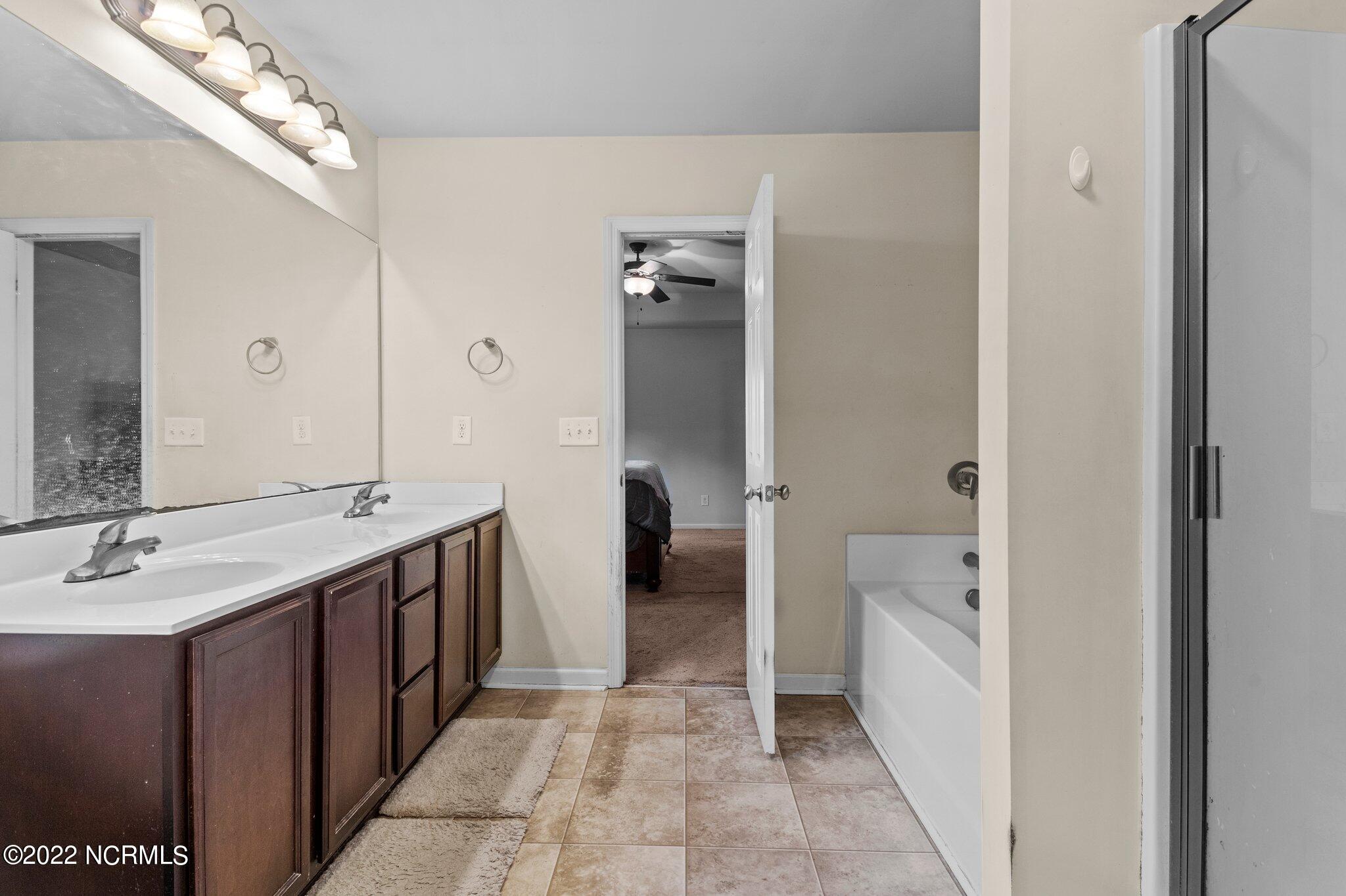 111 Stone Gate Jacksonville, NC 28546 - Photo 21 of 44 36-web-or-mls-DSC07408