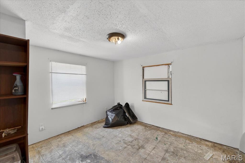 4267 Old Road De Soto, MO 63020 - Photo 11 of 24