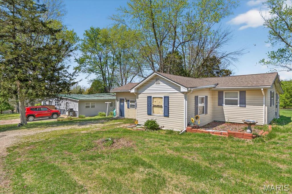 4267 Old Road De Soto, MO 63020 - Photo 3 of 24