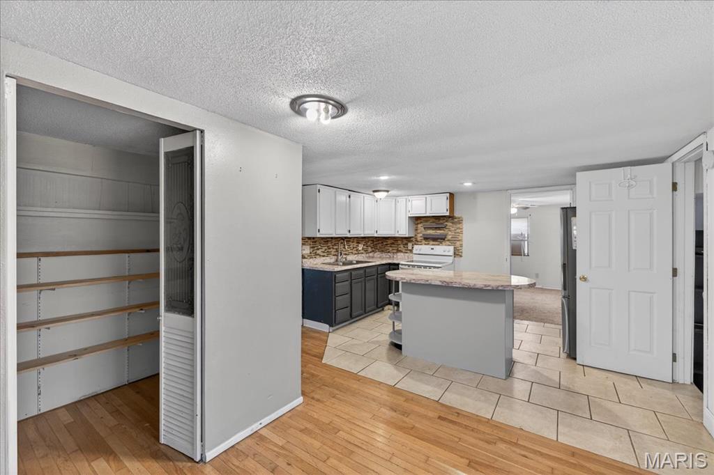 4267 Old Road De Soto, MO 63020 - Photo 6 of 24