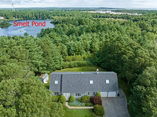 a sign that is sitting in the middle of a field