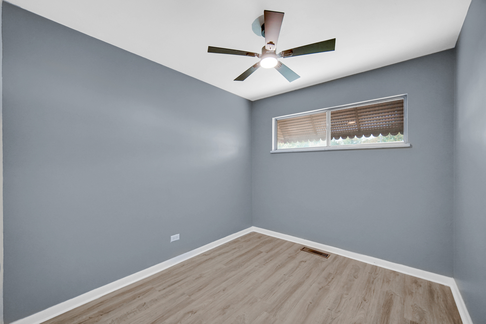 1455 Burnham Avenue Calumet City, IL 60409 - Photo 11 of 20 a view of an empty room with wooden floor